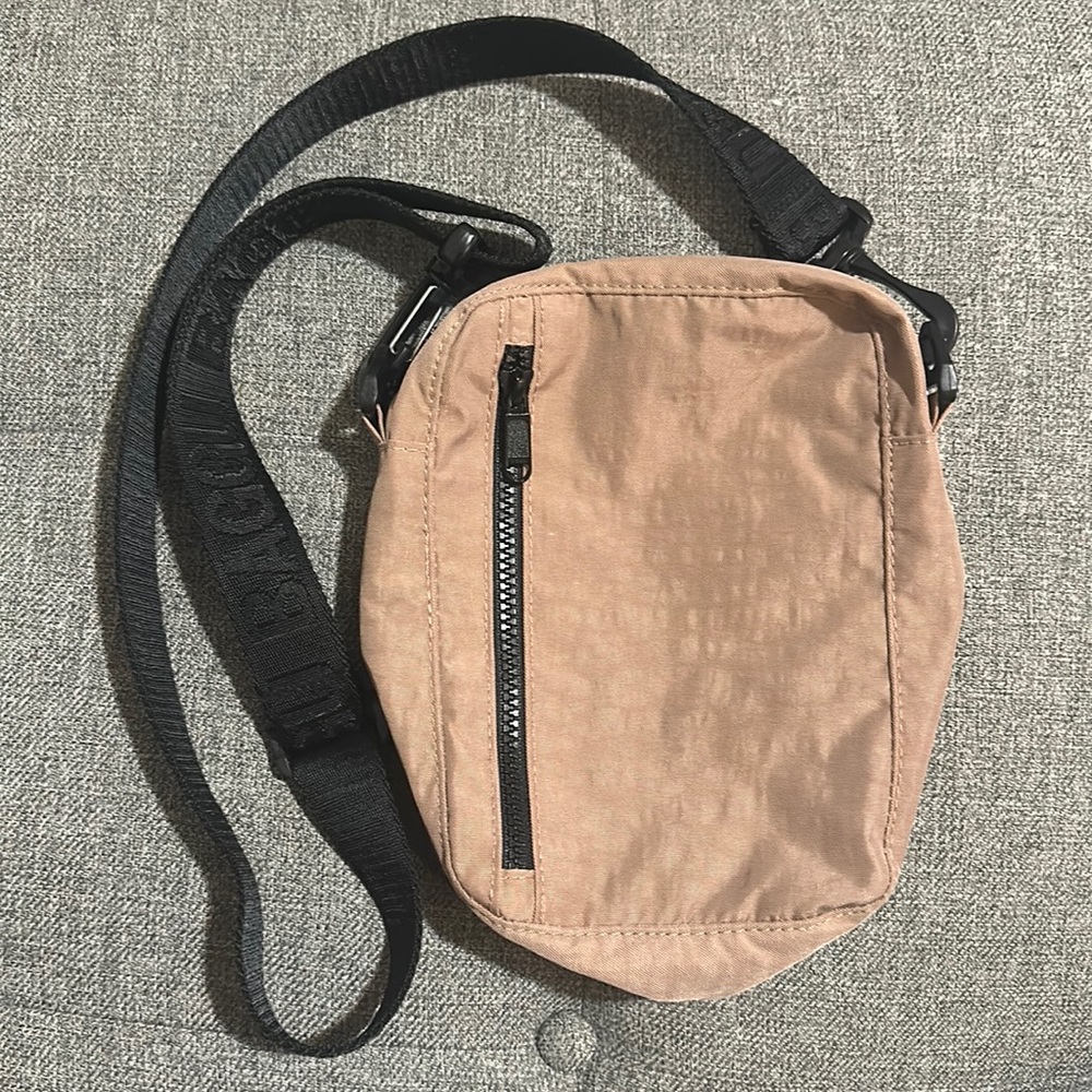 Baggu Sport Crossbody in Taupe